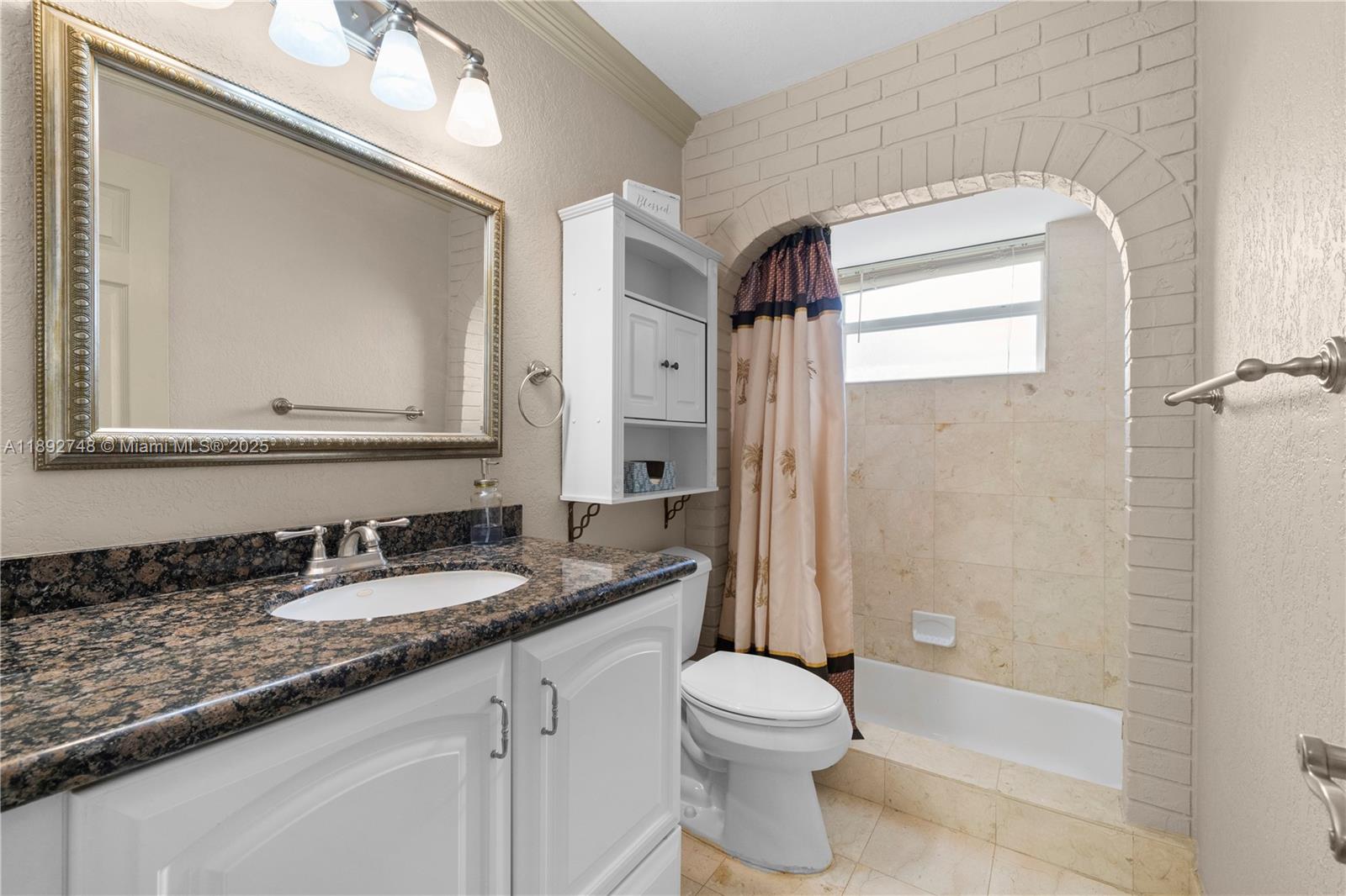ROYAL PALM LAKE ESTATES - Residential Lease