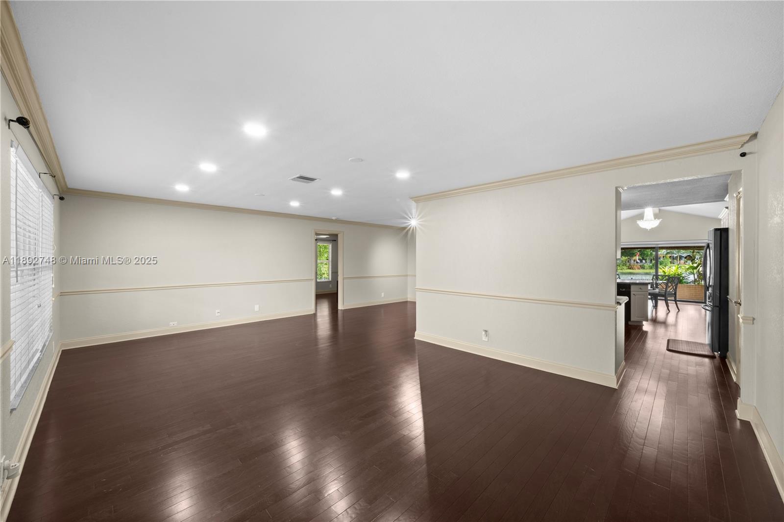 ROYAL PALM LAKE ESTATES - Residential Lease