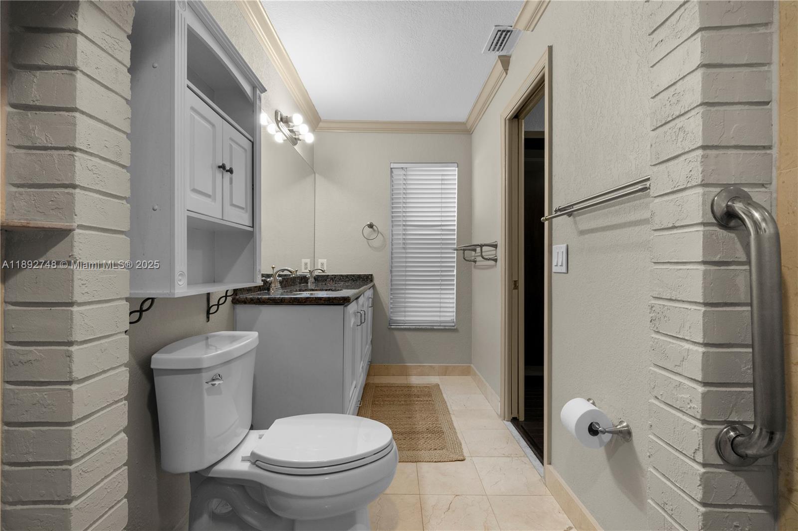 ROYAL PALM LAKE ESTATES - Residential Lease