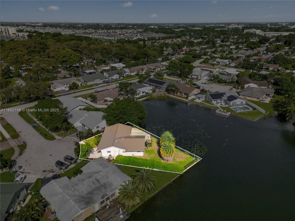 Photo of 1901 NW 41 St, Oakland Park, FL 33309 (MLS # A11892748)