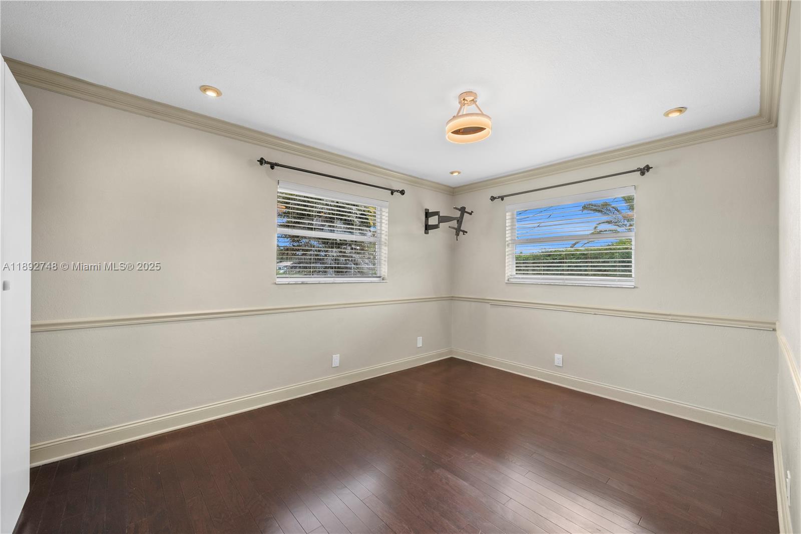 ROYAL PALM LAKE ESTATES - Residential Lease