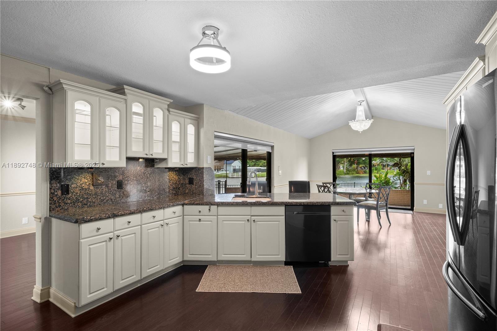 ROYAL PALM LAKE ESTATES - Residential Lease