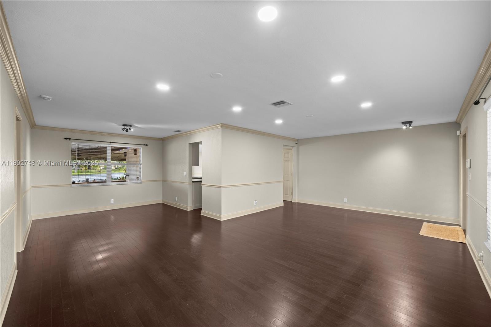 ROYAL PALM LAKE ESTATES - Residential Lease