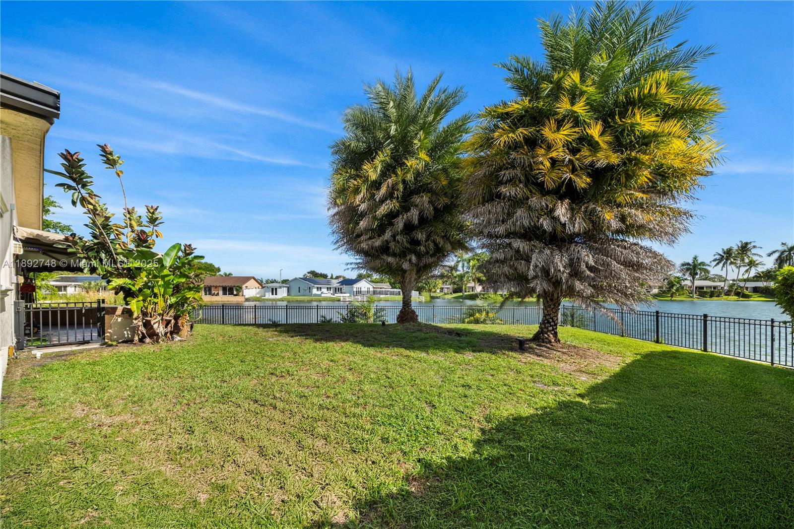 ROYAL PALM LAKE ESTATES - Residential Lease