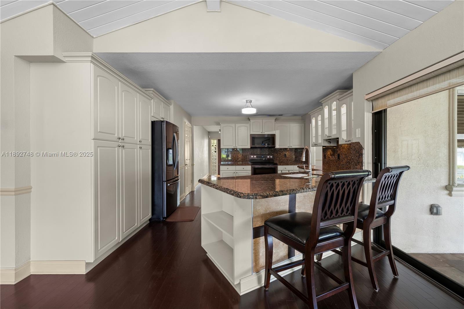 ROYAL PALM LAKE ESTATES - Residential Lease
