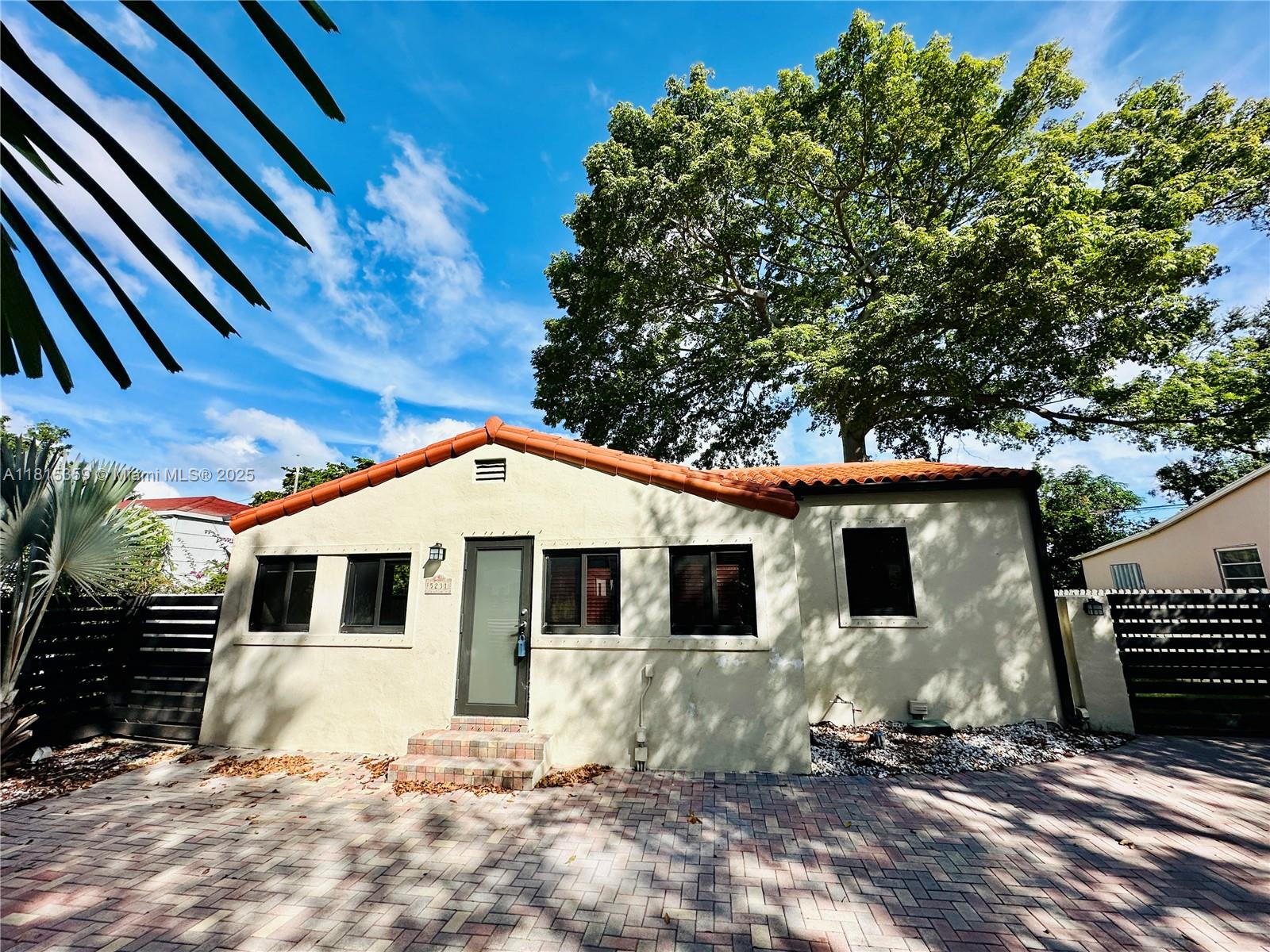 5231 Sw 5th Ter, Miami, Broward County, Florida - 3 Bedrooms  
3 Bathrooms - 