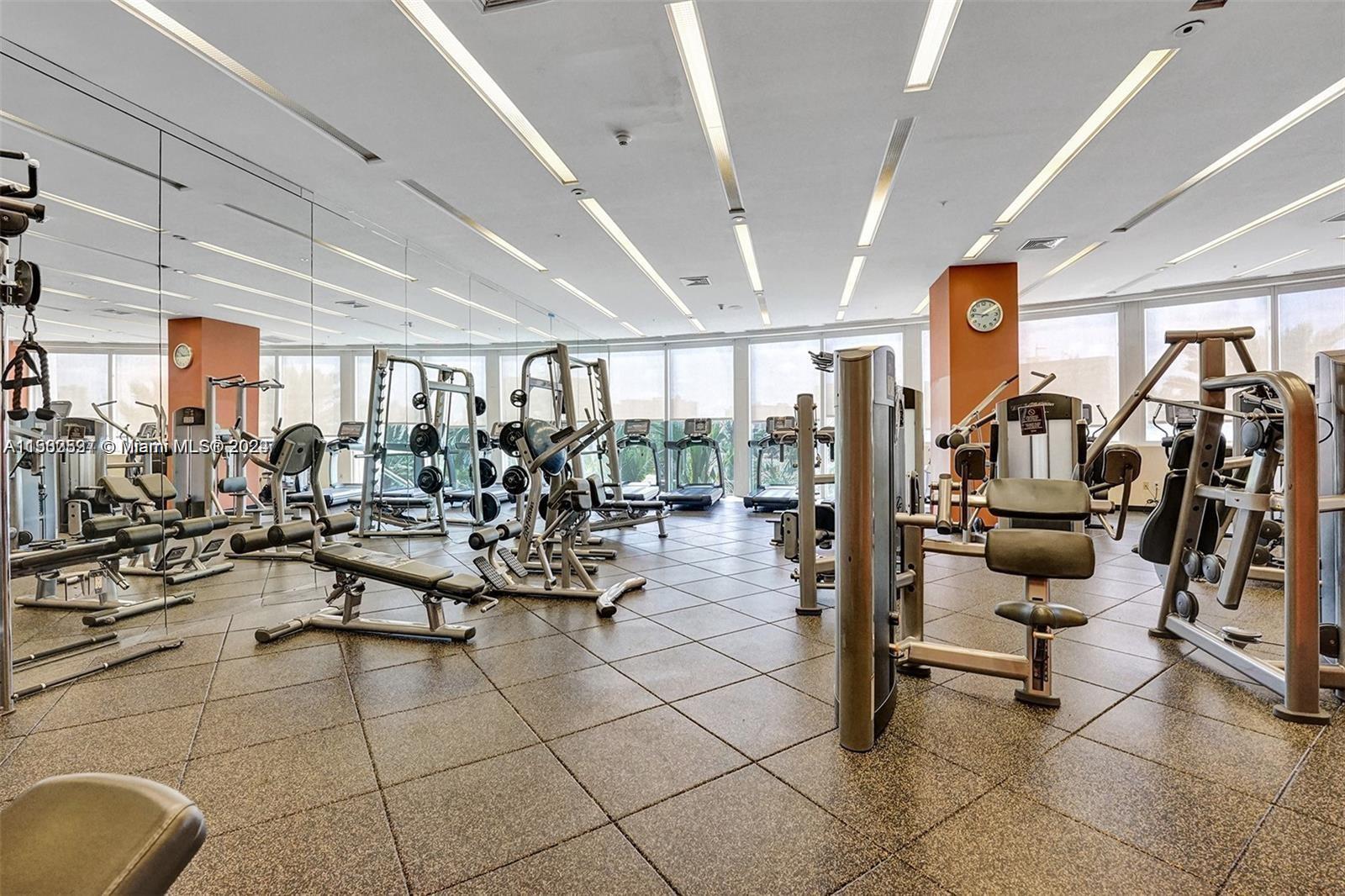 TRUMP INTERNATIONAL SONES - Residential