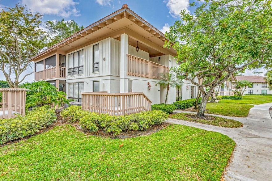Experience resort living at this fully renovated 2BR/2BA Golf Villa with option to lease PGA National sports membership(fees apply separate from rent). Clean, contemporary, furnished corner unit has screened-in balcony, lovely natural light & expansive views of renowned PGA National Champion course. Updated kitchen features quartz counters, stainless appliances, new washer/dryer. Primary bedroom: king bed, spacious professionally installed closet & ensuite. Guest room: 2 queen beds & large walk-in closet. Smart TVs in living room & bedrooms. Short walk to 2 community pools, PGA National Resort & parks. Jan-March $12K/mo (Minimum 3 month rent in season) April $10K; May-Aug $3500/mo; Sept- Oct $5K/mo; Nov $8K; Dec $10K. Annual $6500/mo. Rent covers electricity up to $125/mo.