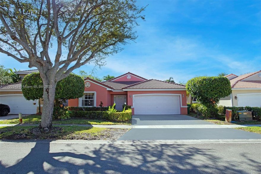 PRICE ADJUSTMENT!!!!"Own Your Dream Home with a Temporary 2/1 Buydown—Lower Payments for the First 2 Years!"
SELLER MOTIVATED Ask for Buyer INCENTIVES

eligible buyers can take advantage of reduced interest rates:




 


   Prime location in West Miramar  easy acces to the main expressways, hospitals and A ranked schools.   The kitchen  open concep with an Island and a breakfast nook; this renovated Kitchen  abundant  in natural light and invite to enjoy the back yard access  throght elegant french Door  the ideal green space for the entire family.
   AC unit  installed in 2020, roof has been inspectioned and Repaired, NO plumbimg Issues it has been updated  PVC.