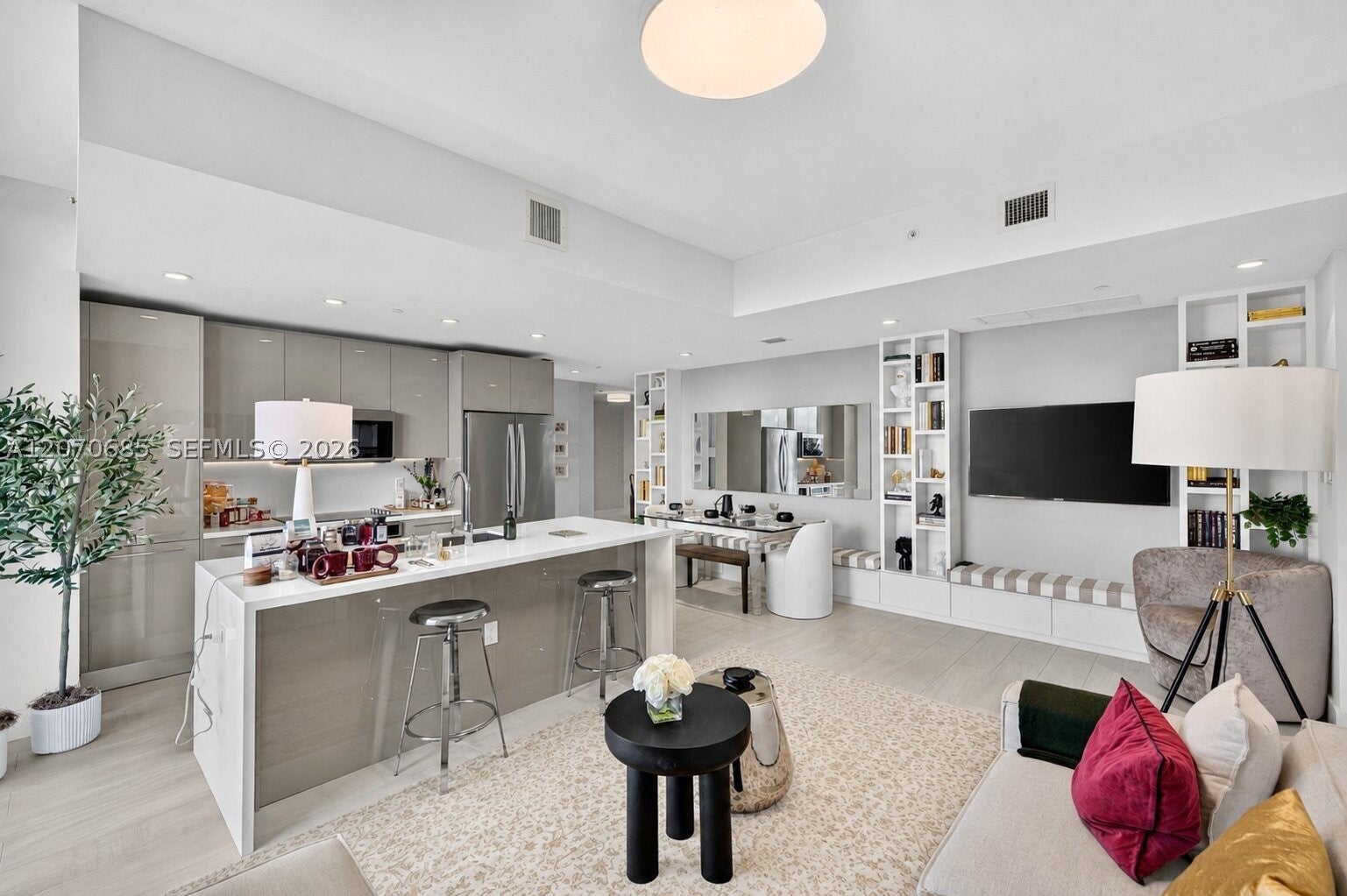 2000 Metropica Way 1901