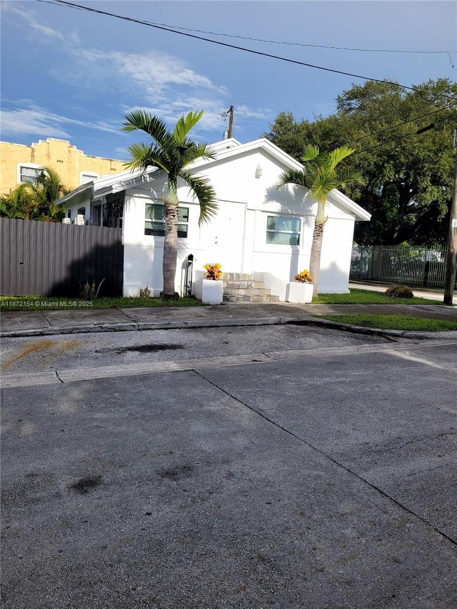 5720 NE Miami Pl
