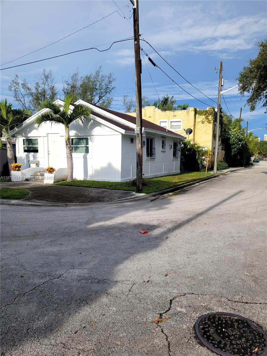 5720 NE Miami Pl
