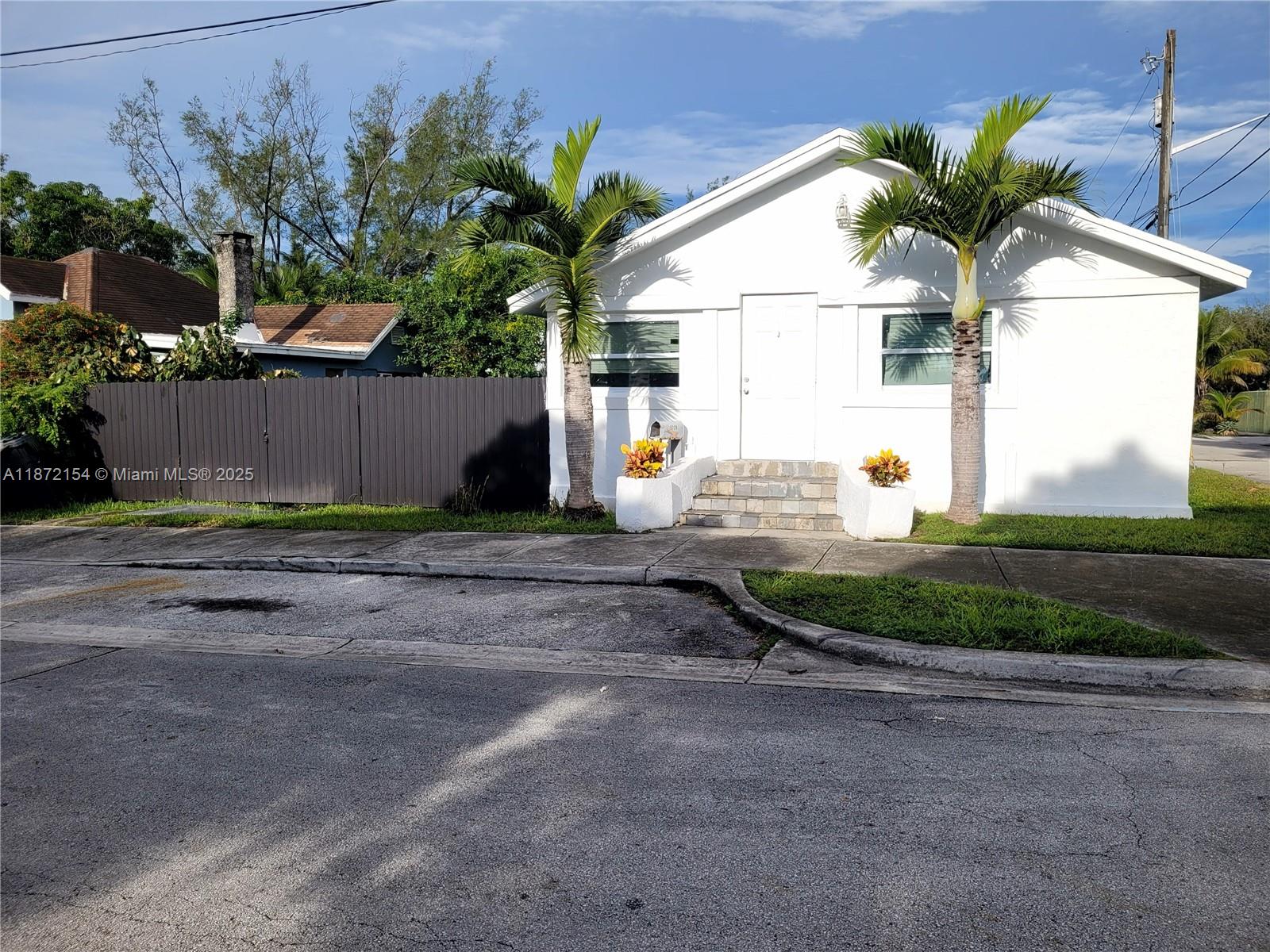 5720 NE Miami Pl