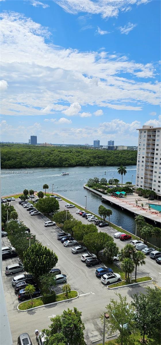 500 Bayview Dr 1117, Sunny Isles Beach, Miami-Dade County, Florida - 1 Bedrooms  
1 Bathrooms - 