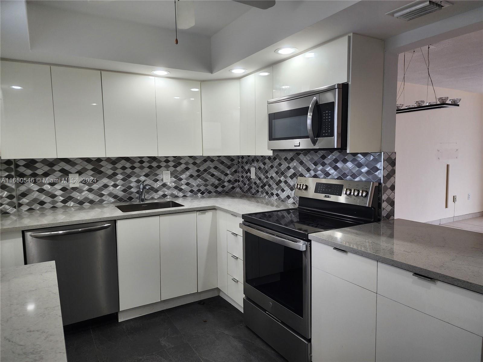 Property for Sale at 2855 Leonard Dr H406, Aventura, Miami-Dade County, Florida - Bedrooms: 2 
Bathrooms: 1  - $210,000