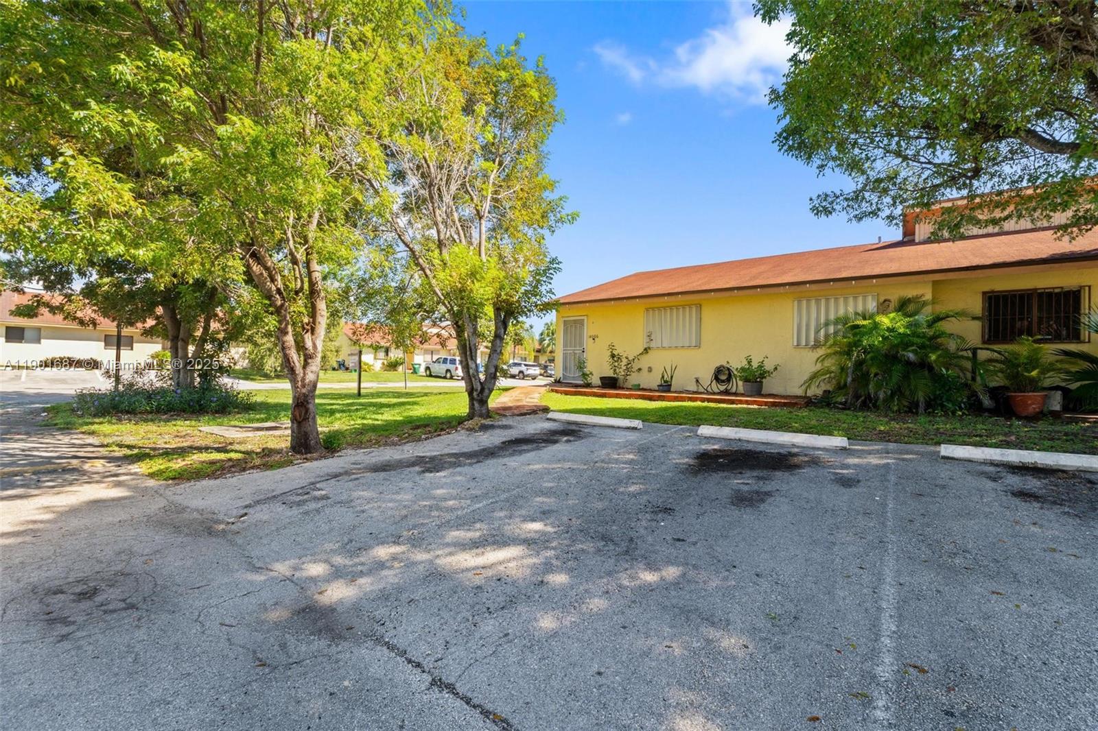 WATERSIDE TOWNHOMES SEC 3 - Residential