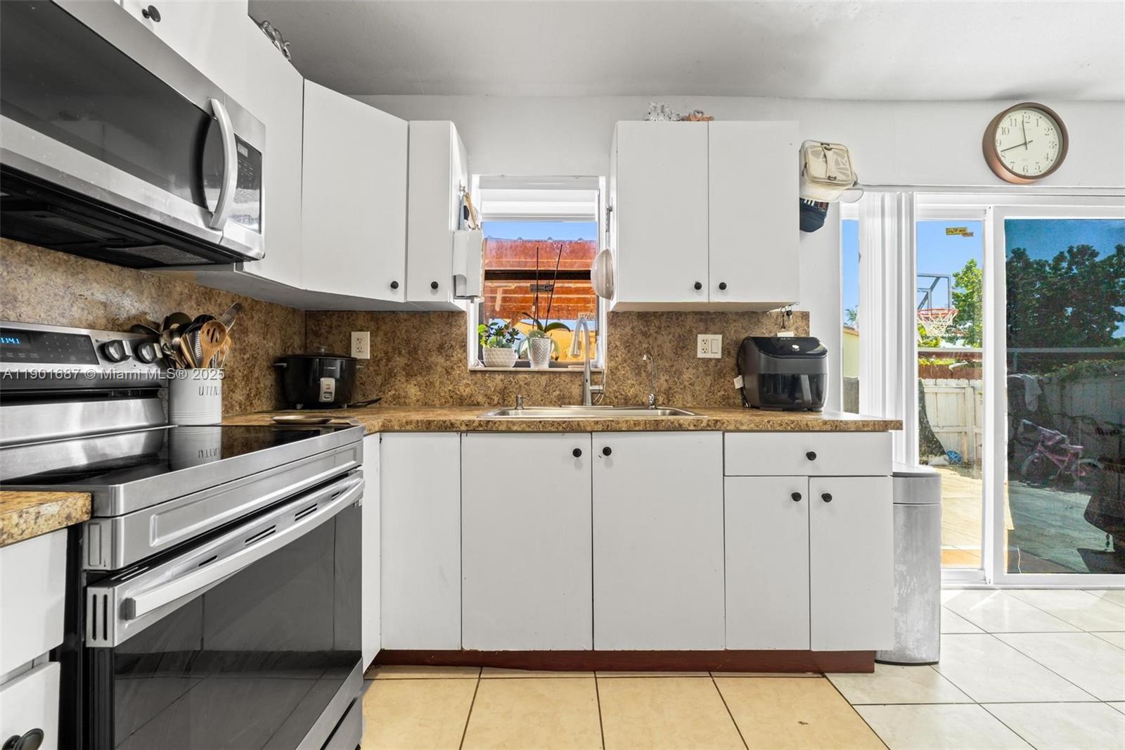 WATERSIDE TOWNHOMES SEC 3 - Residential