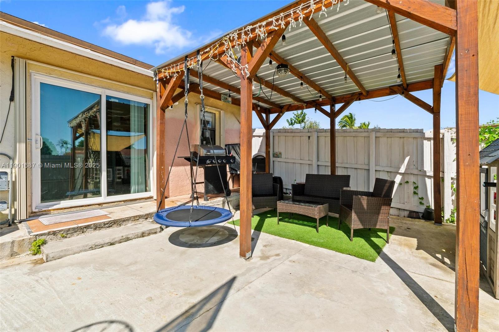 WATERSIDE TOWNHOMES SEC 3 - Residential