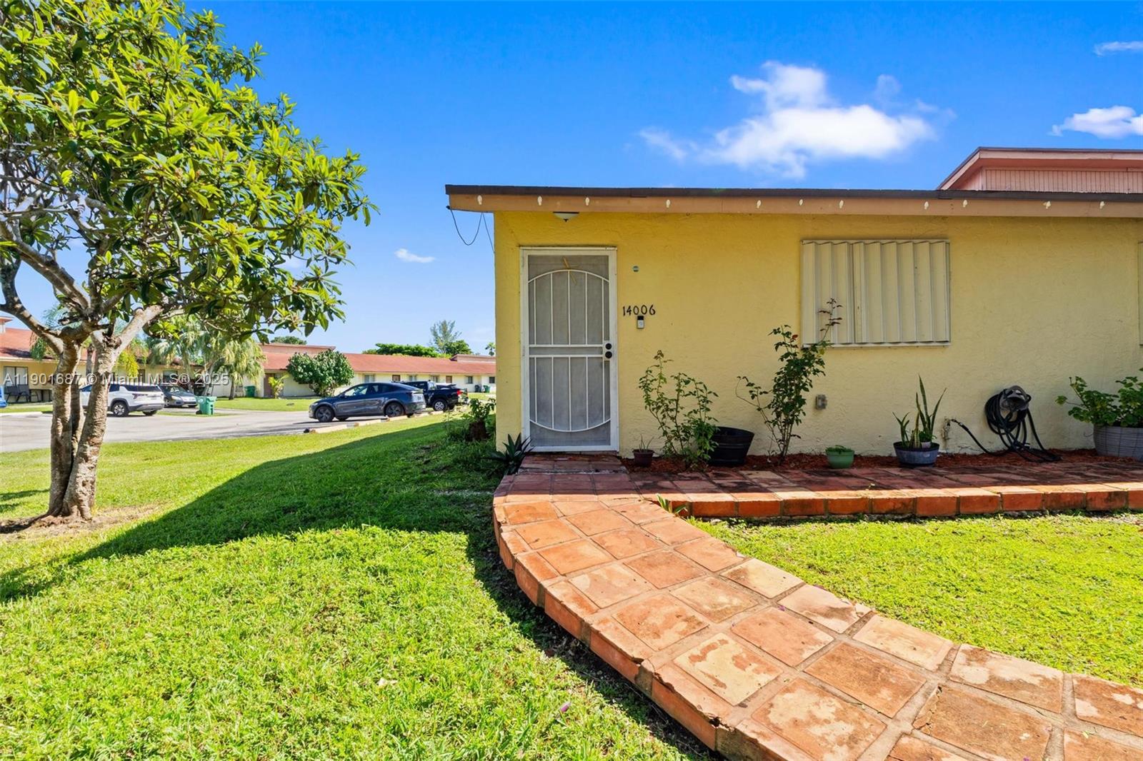 WATERSIDE TOWNHOMES SEC 3 - Residential