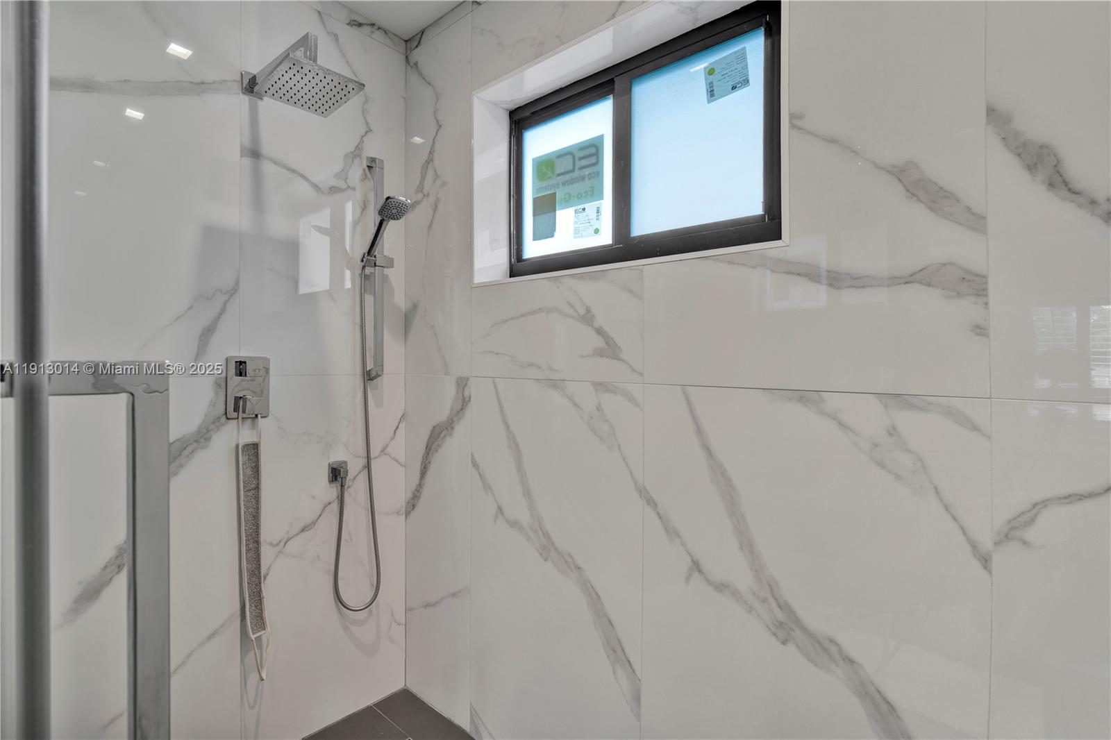 BREEZEVIEW MANORS - Residential Lease