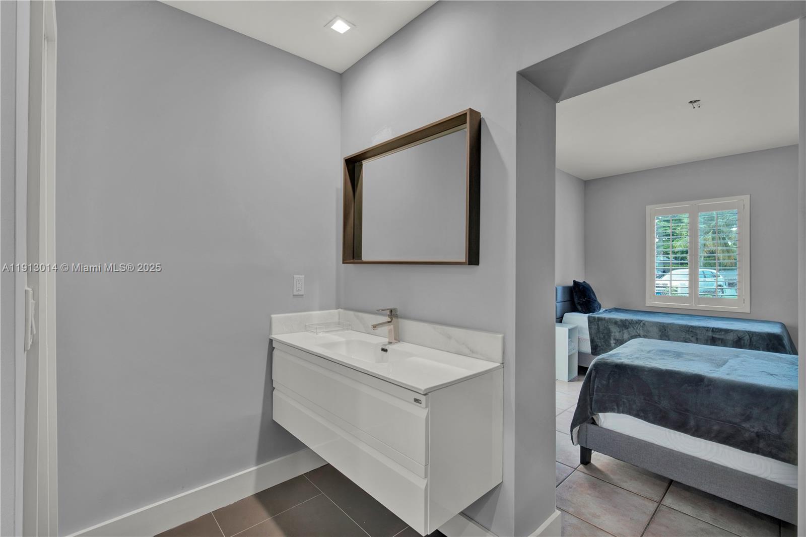 BREEZEVIEW MANORS - Residential Lease