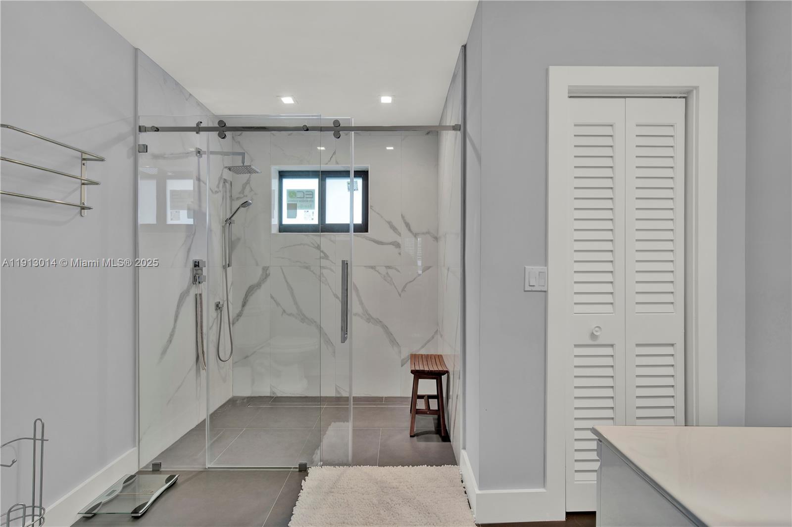 BREEZEVIEW MANORS - Residential Lease