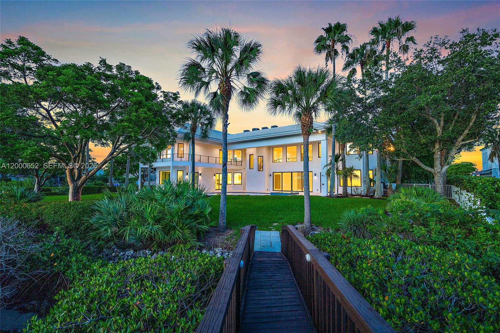 8818 SE Riverfront Ter