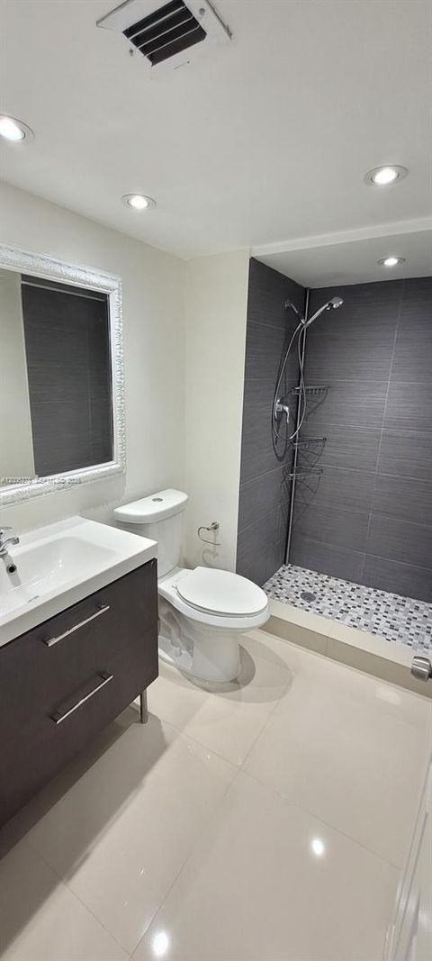 Tiny photo for 18011 Biscayne Blvd #402, Aventura, FL 33160 (MLS # A12006278)