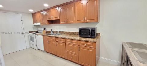 Tiny photo for 18011 Biscayne Blvd #402, Aventura, FL 33160 (MLS # A12006278)