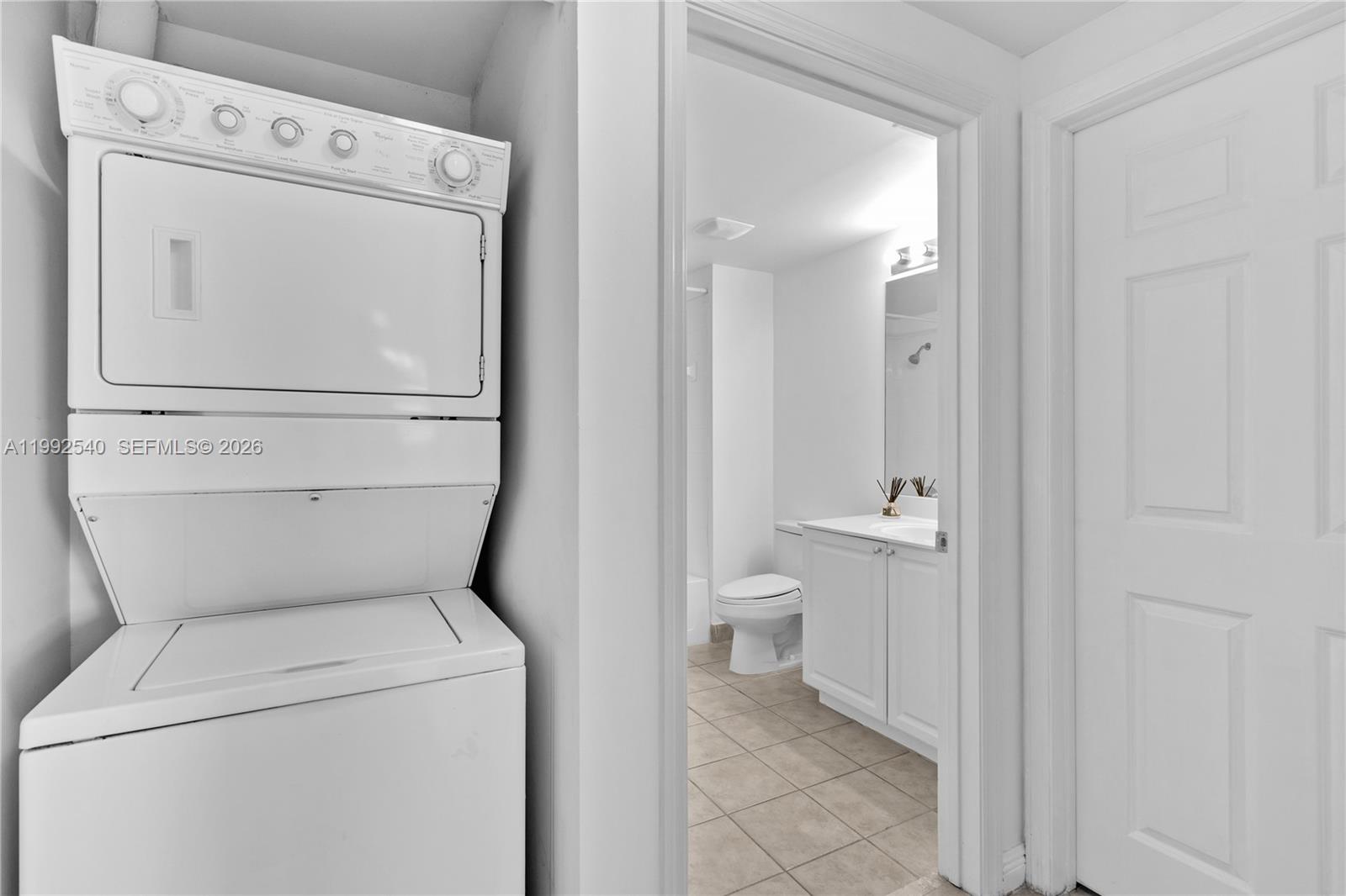 PUERTA DE PALMAS CONDO - Residential Lease