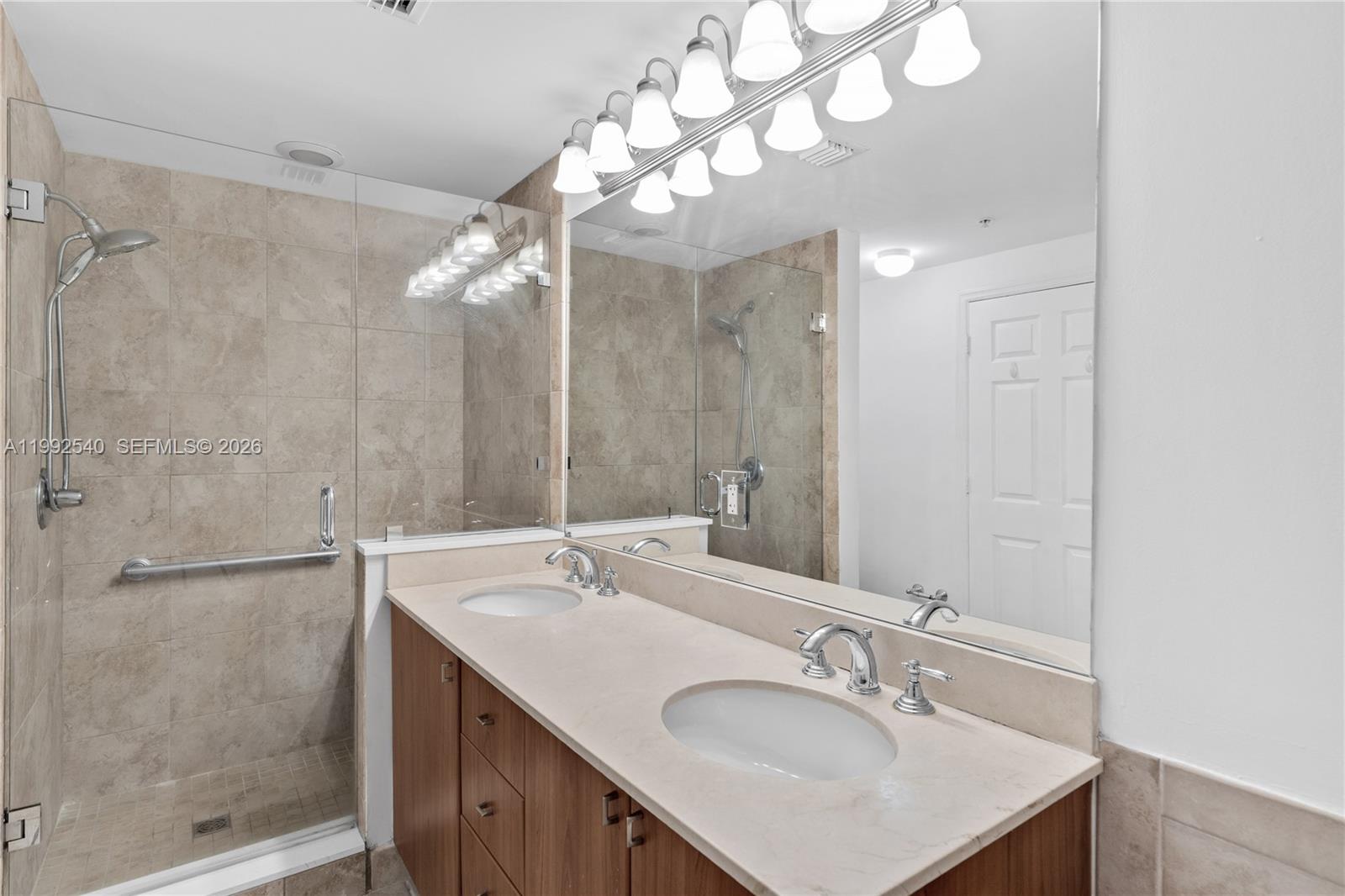 PUERTA DE PALMAS CONDO - Residential Lease