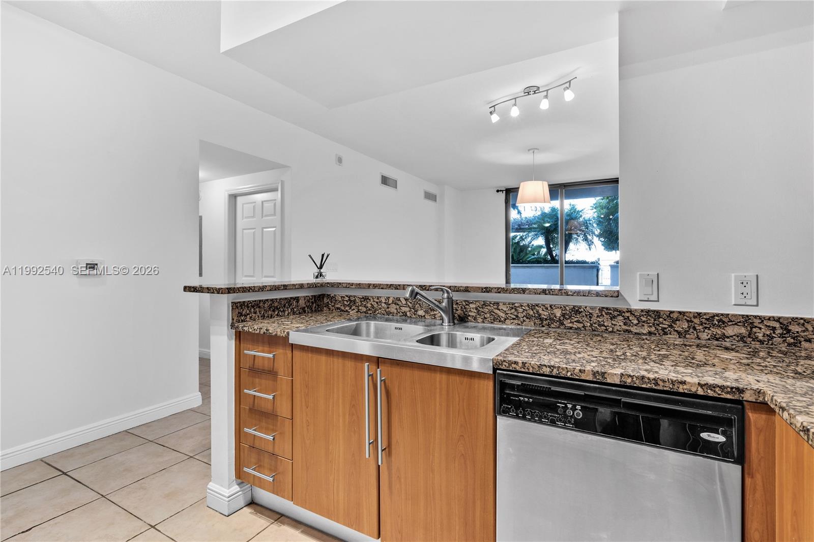 PUERTA DE PALMAS CONDO - Residential Lease