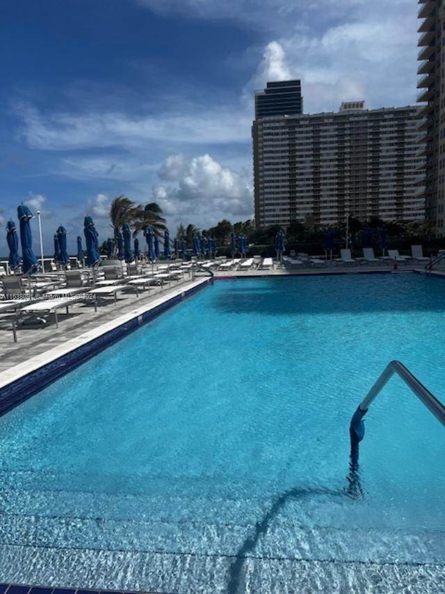 LA MER ESTATES SOUTH COND - Residential