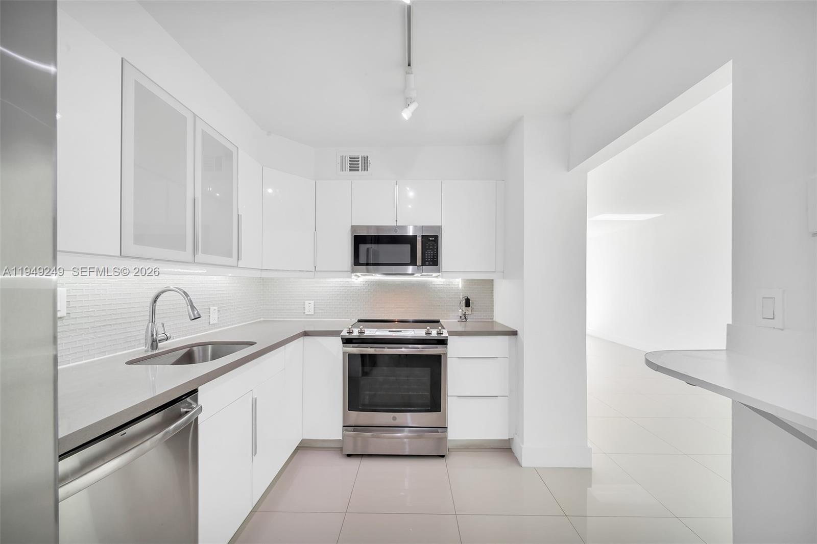 ARLEN HOUSE EAST CONDO - Residential