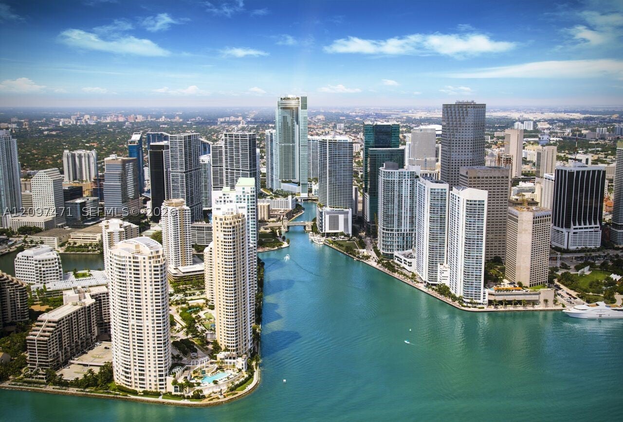 325 S Biscayne Blvd 2221
