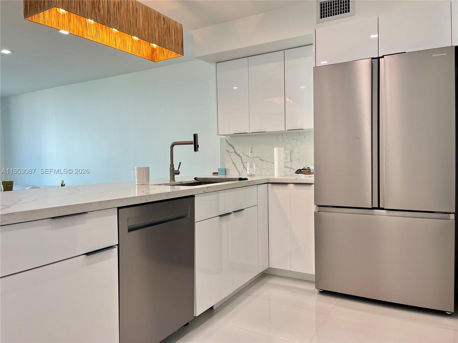 9499 Collins Ave 506