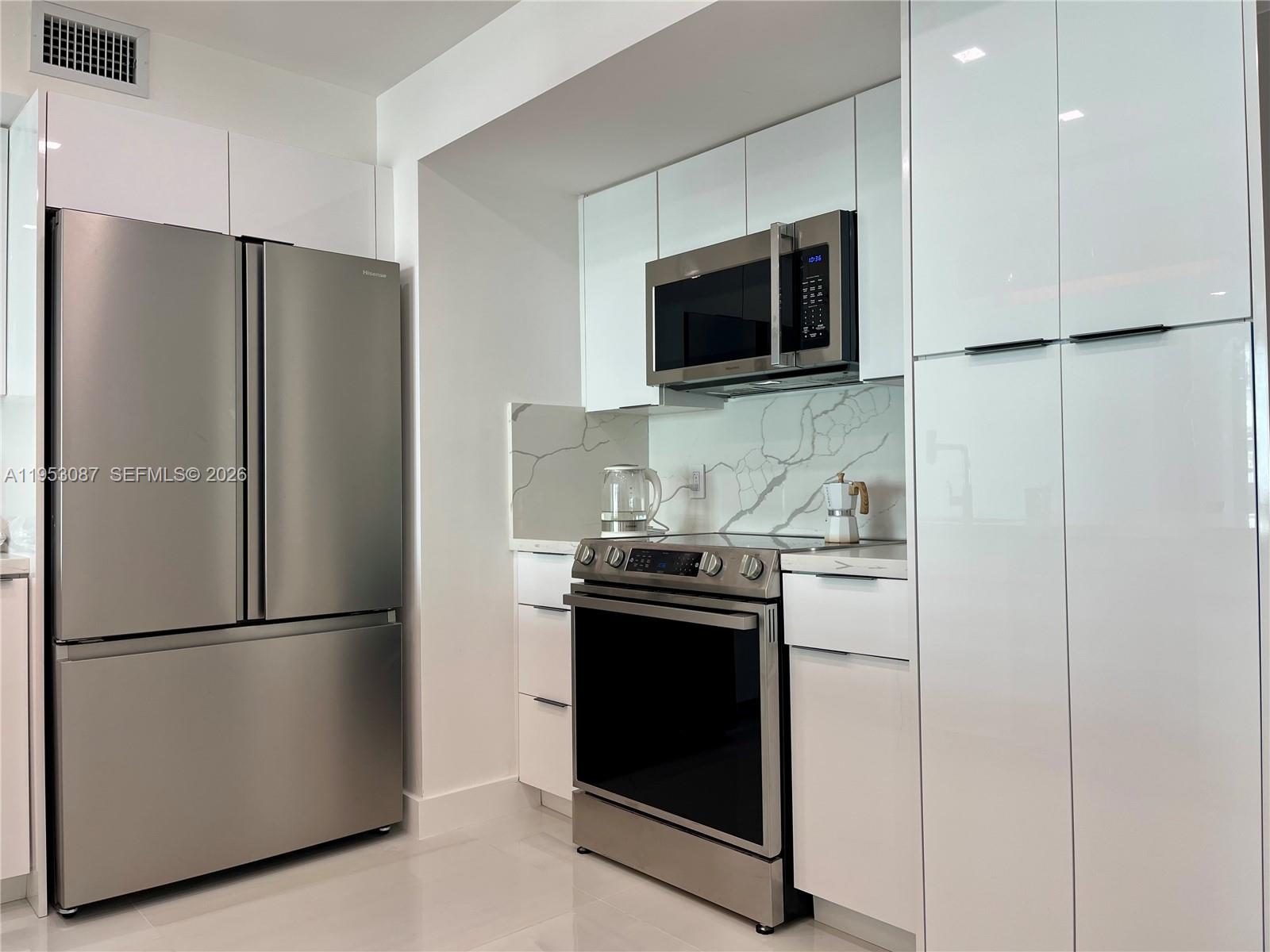 9499 Collins Ave 506