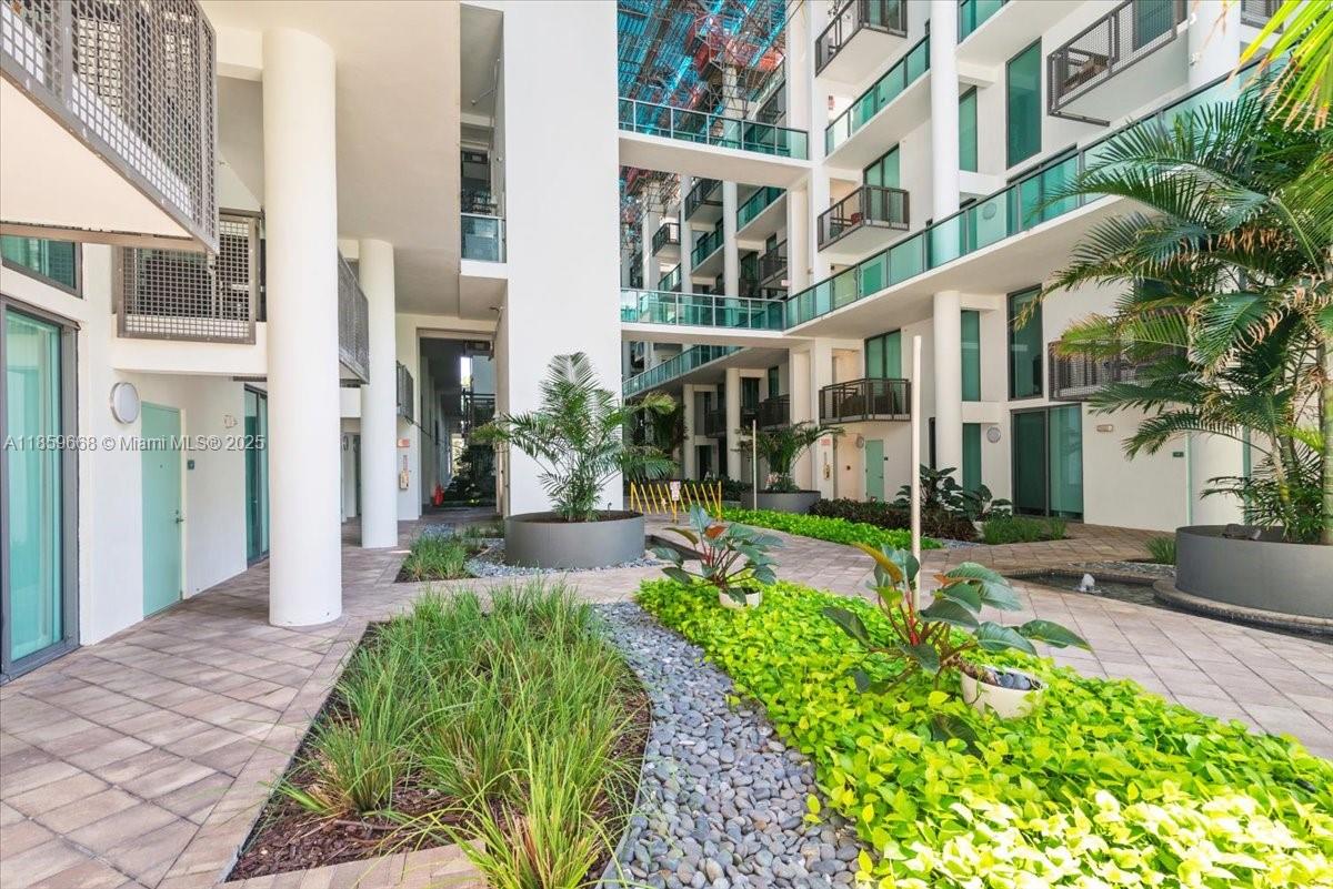 6000 Collins Ave 146