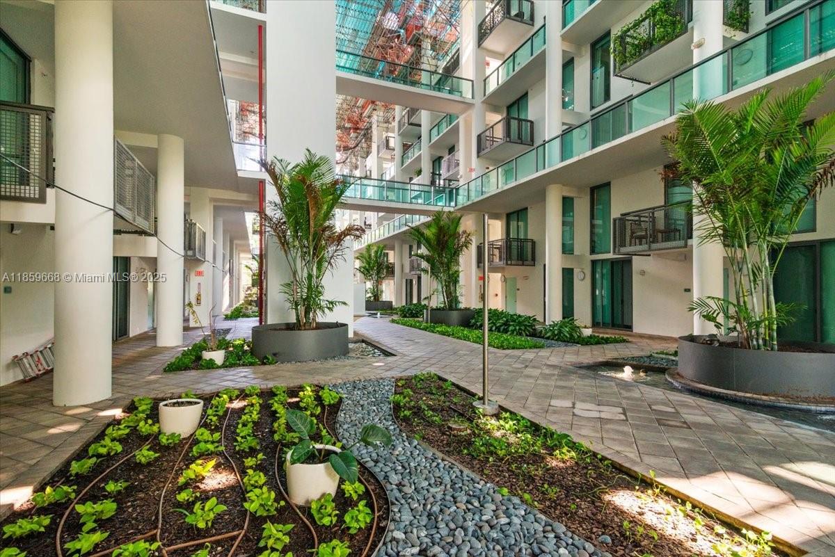 6000 Collins Ave 146