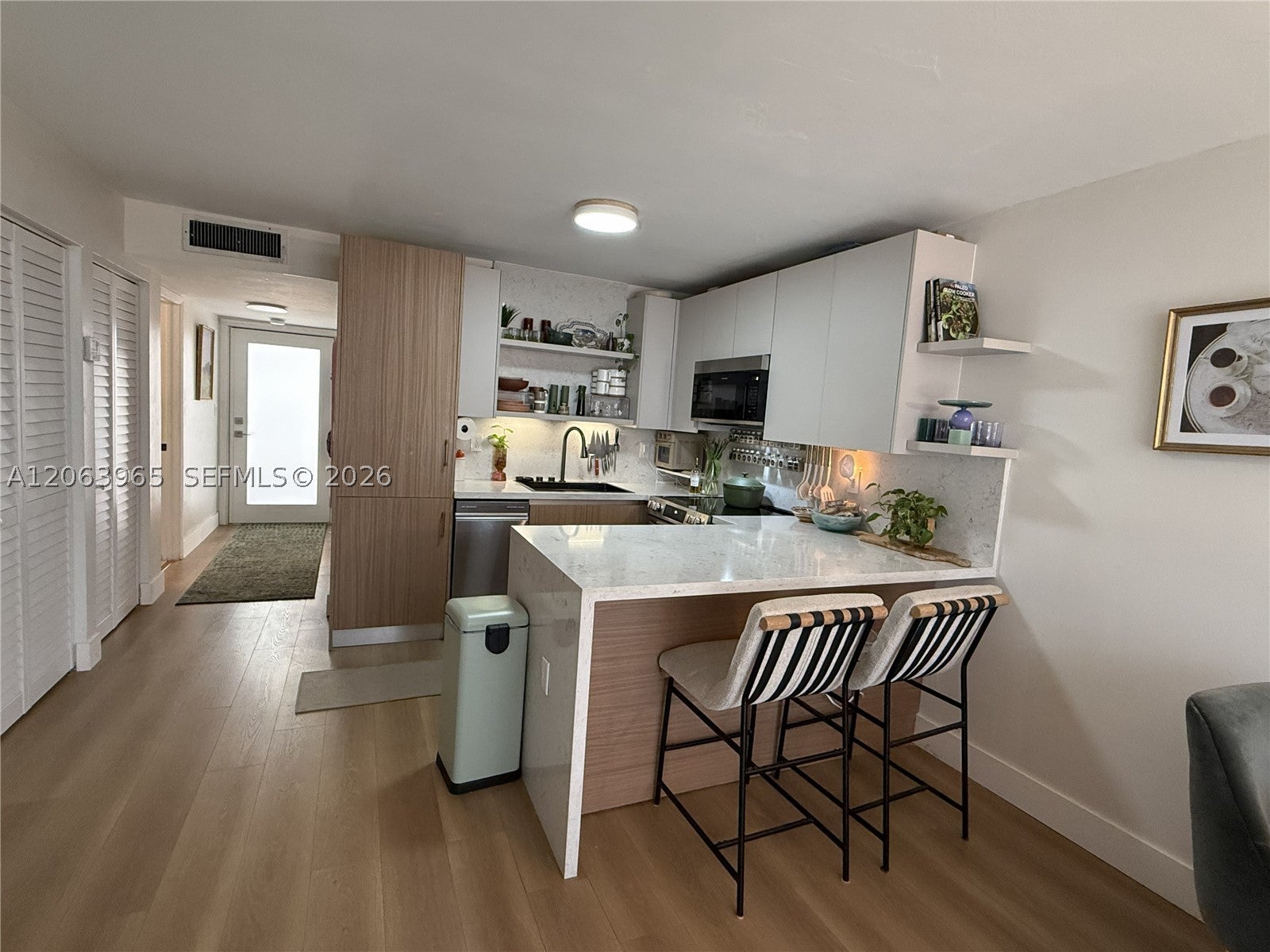 1666 West Ave 305