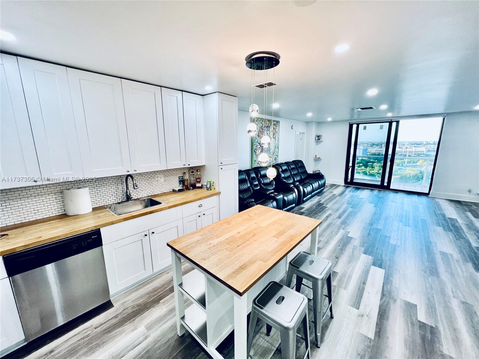 SAILBOAT CAY CONDO - Residential