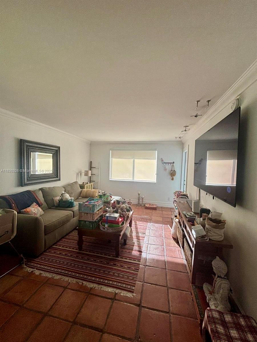 Location, Location, Location, Great 1 Bedroom plus den Unit with Ceramic Floors throughout, Washer & dryer in the Unit, Nice Kitchen with S.S Appliances, Walking Distance to the Beach, Restaurants, Grocery Store, Banks...Amenities include Pool, BBQ Terrace, Club house. Don't Miss the opportunity.