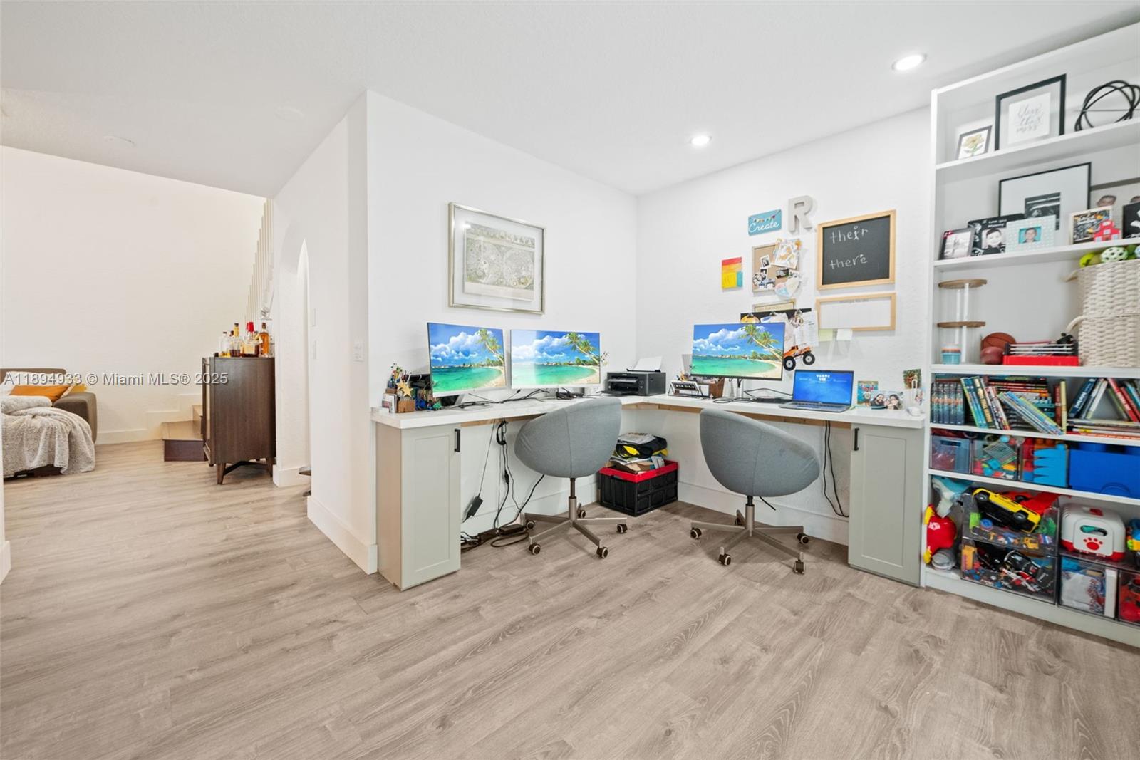 HOLLYWOOD LAKES COUNTRY C - Residential