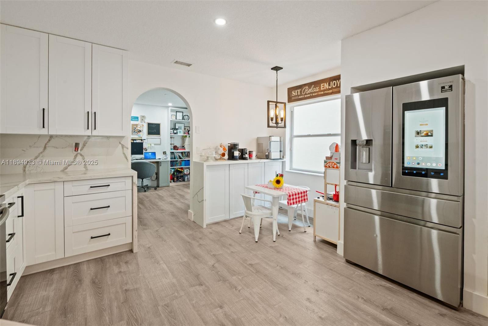 HOLLYWOOD LAKES COUNTRY C - Residential