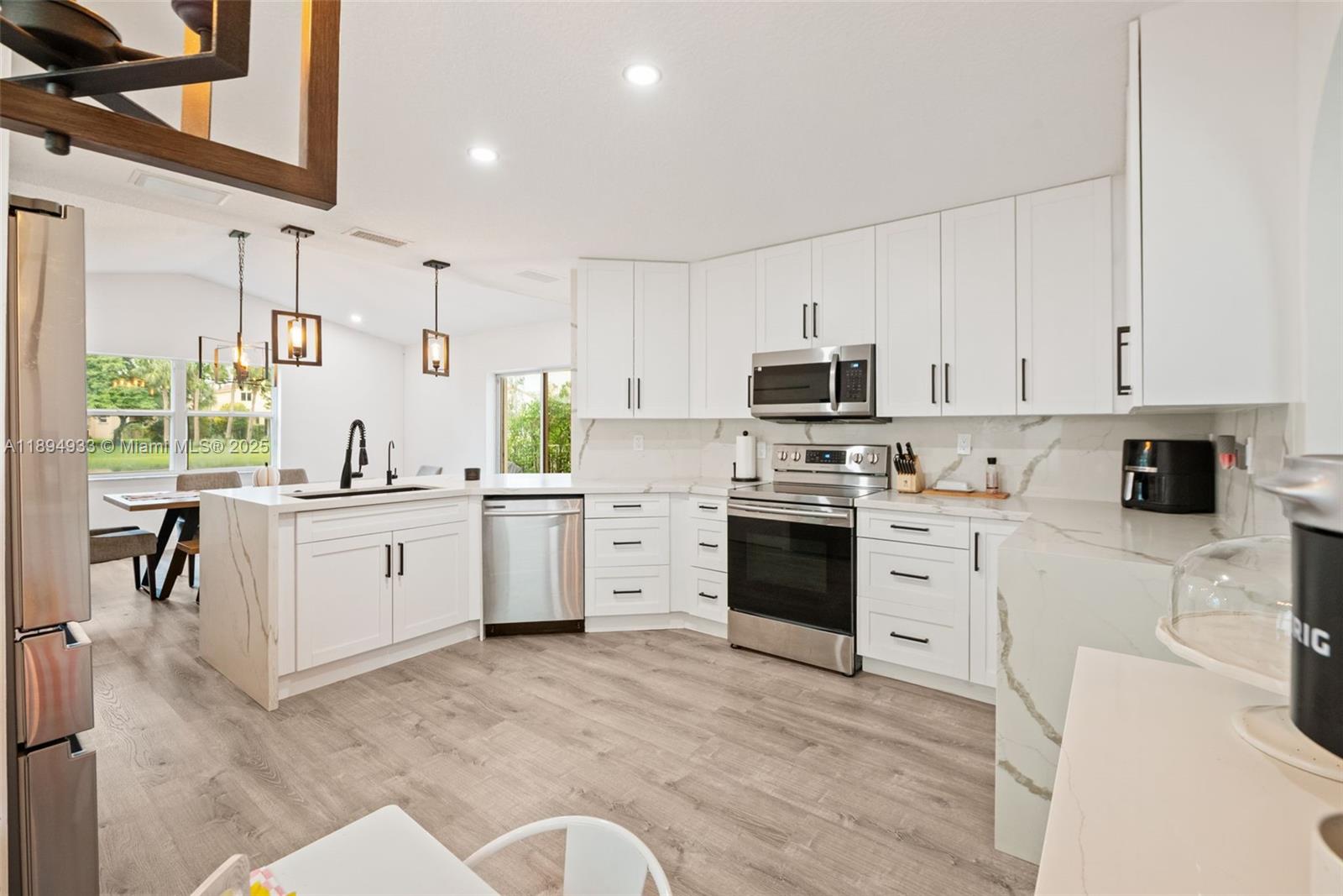 HOLLYWOOD LAKES COUNTRY C - Residential