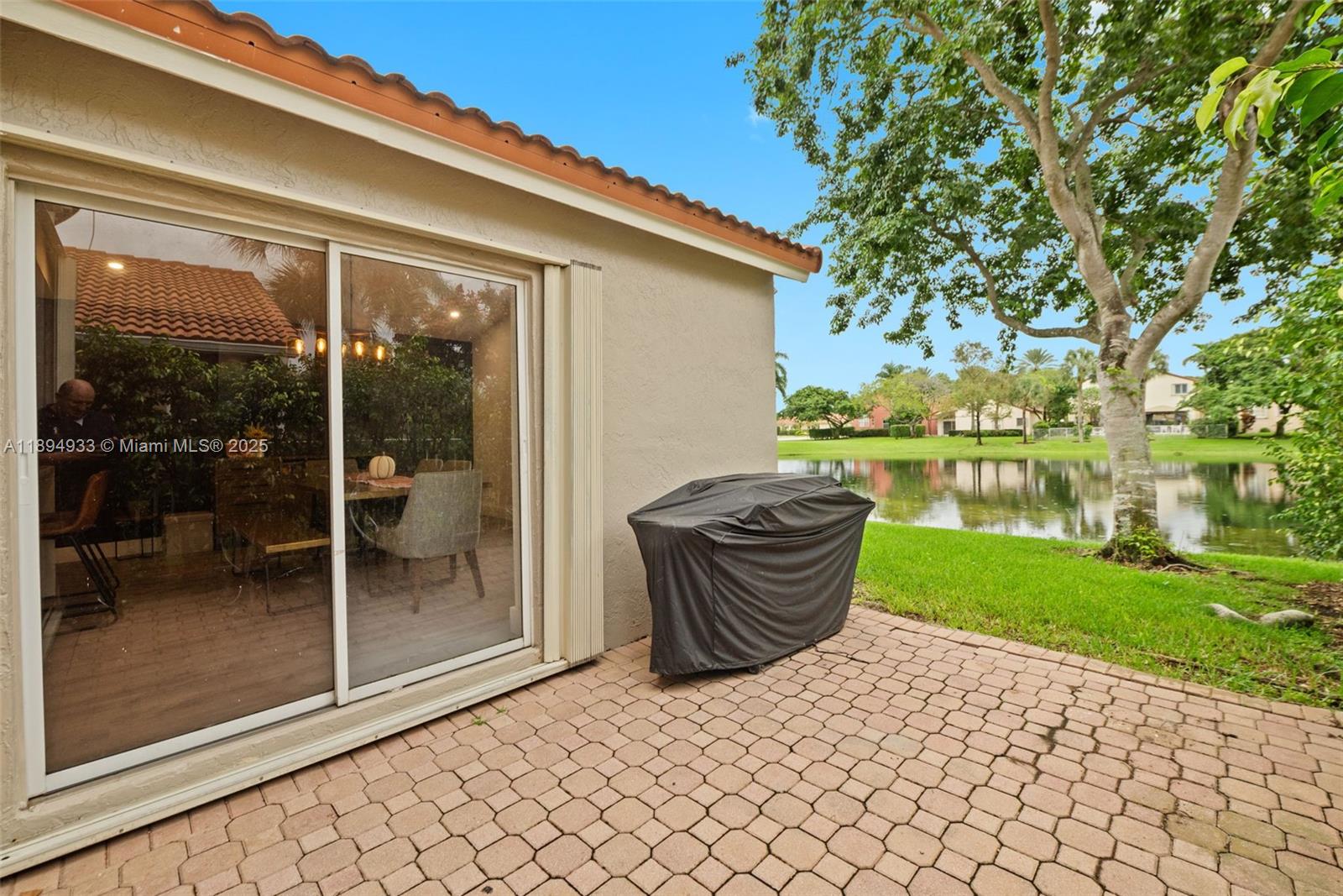 HOLLYWOOD LAKES COUNTRY C - Residential