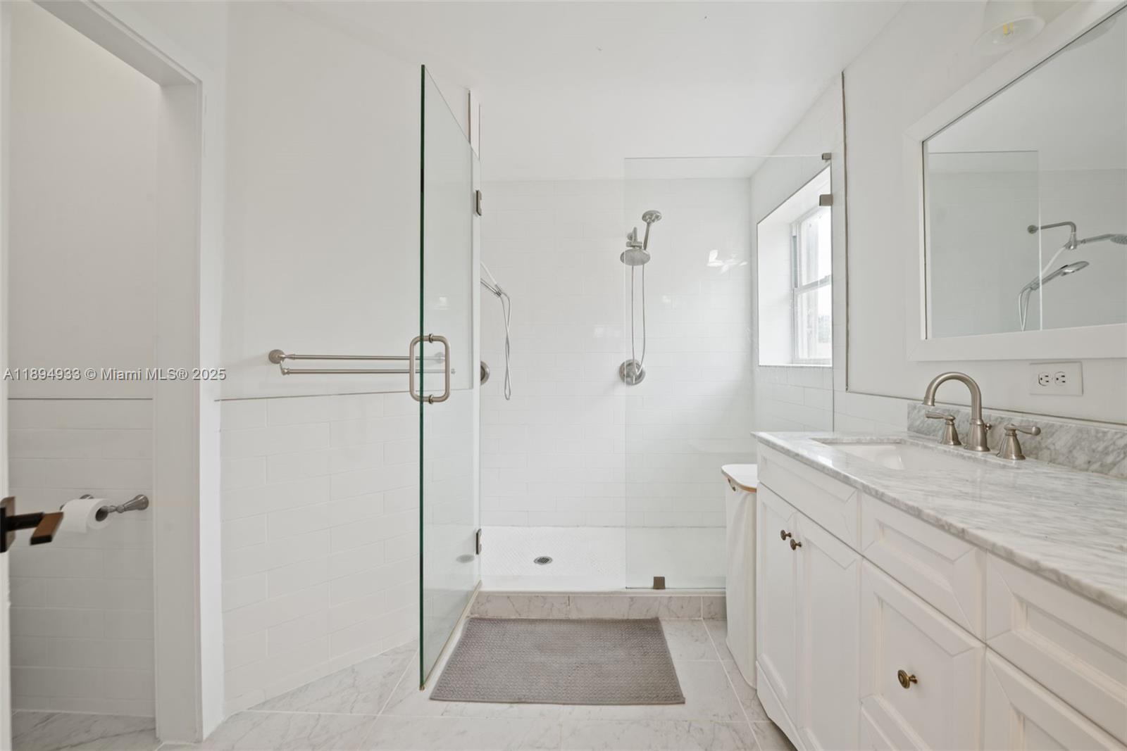 HOLLYWOOD LAKES COUNTRY C - Residential