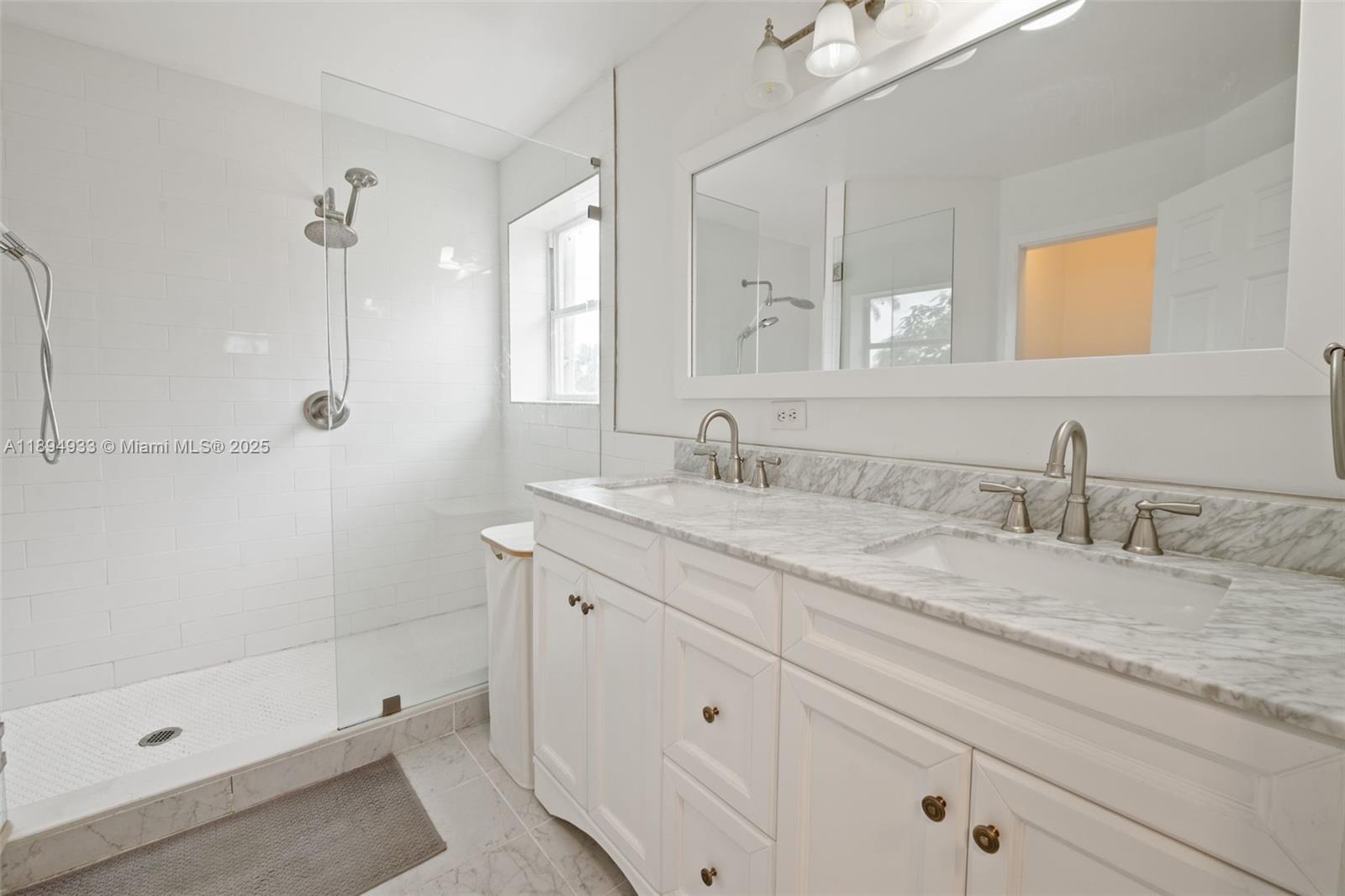 HOLLYWOOD LAKES COUNTRY C - Residential