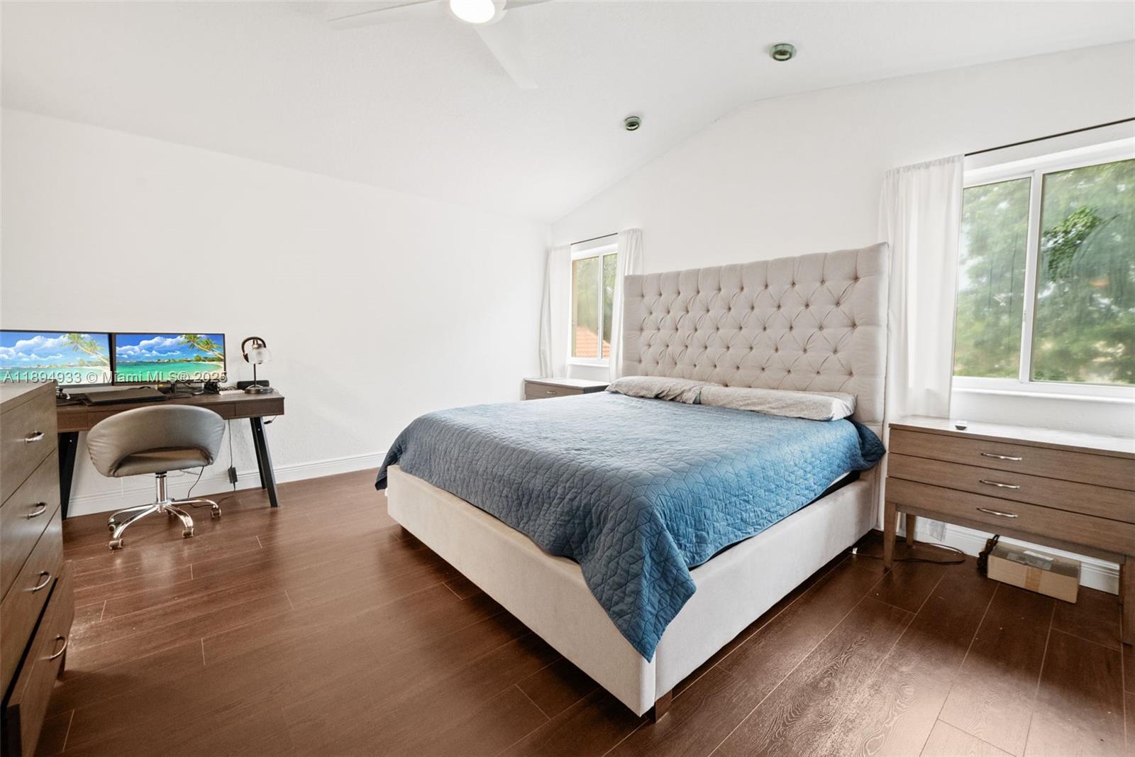 HOLLYWOOD LAKES COUNTRY C - Residential