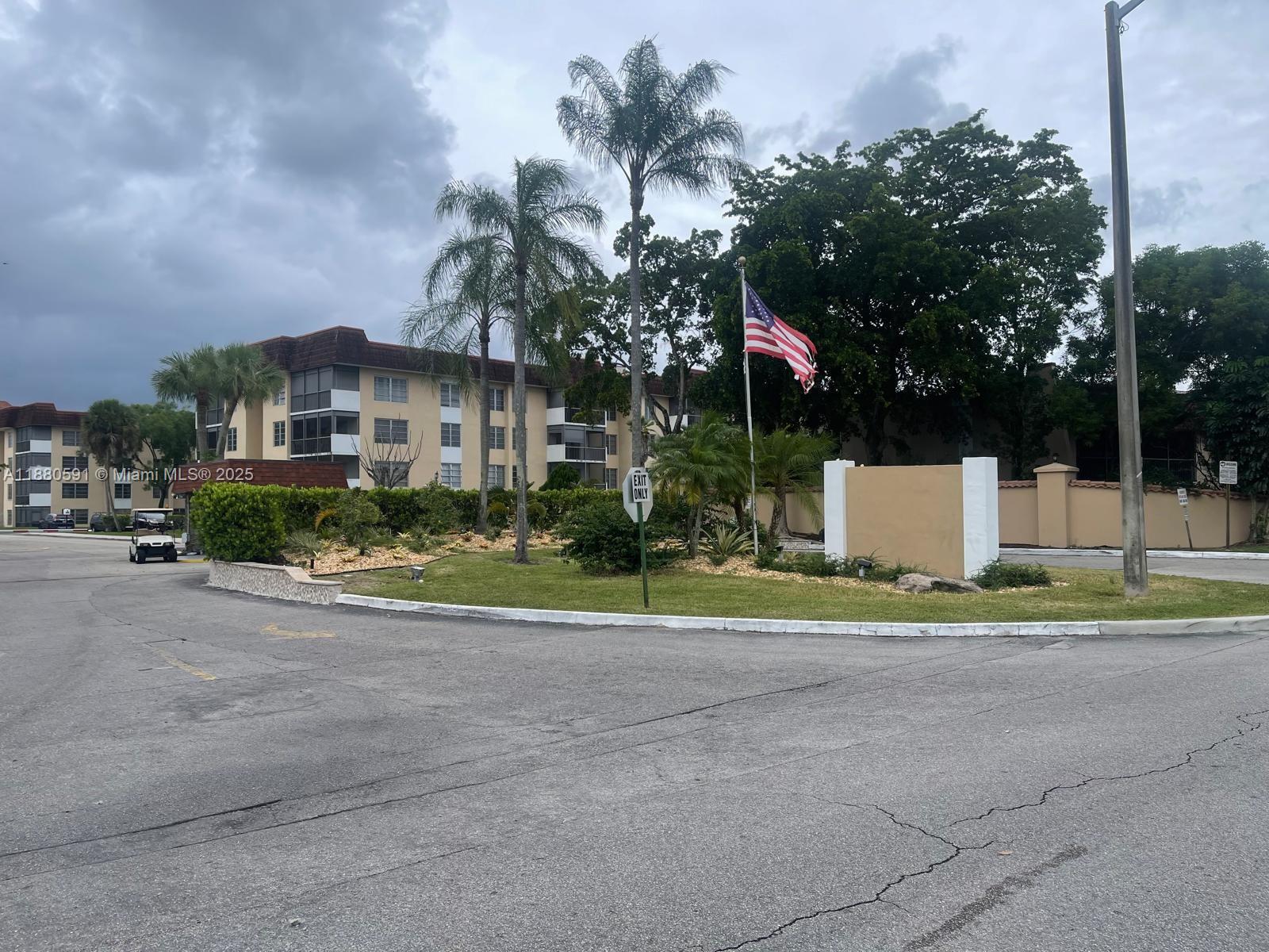 MANORS OF INVERRARY XII - Residential Lease